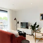 The Brondesbury Scenery - Bright 1Bdr Flat With Balcony & Parking