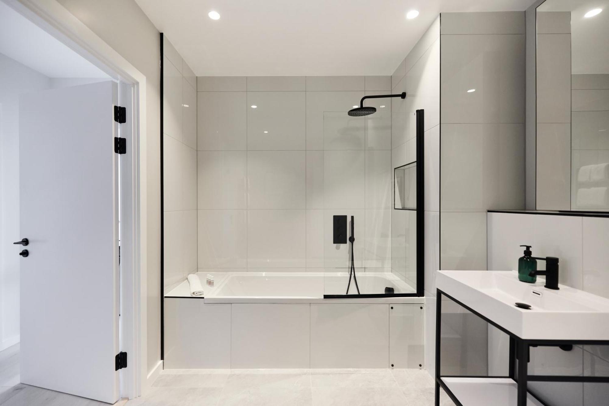 The Brondesbury Scenery - Bright 1bdr Flat With Balcony & Parking *