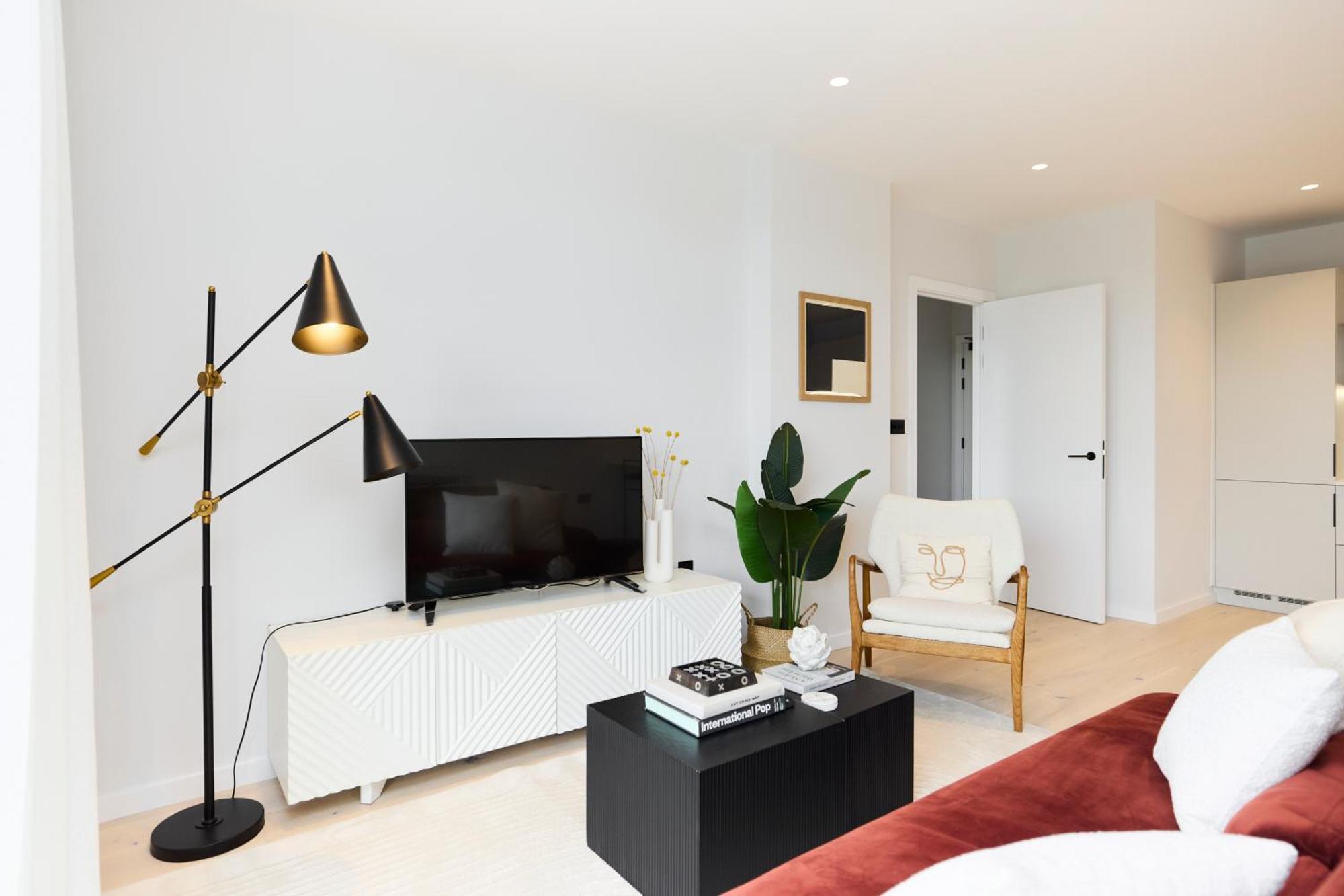 The Brondesbury Scenery - Bright 1bdr Flat With Balcony & Parking *